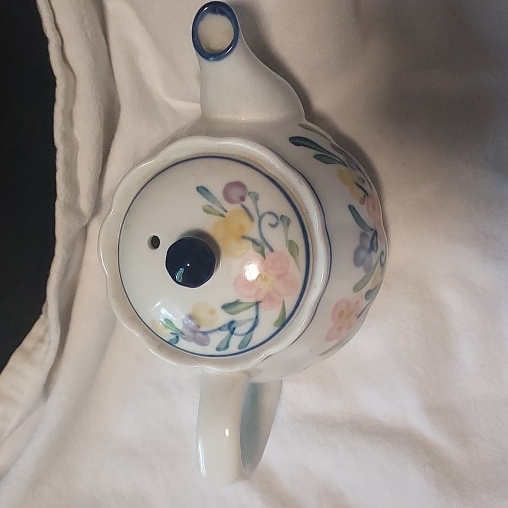 VINTAGE beautiful small  floral Teapot - Picture 6 of 14